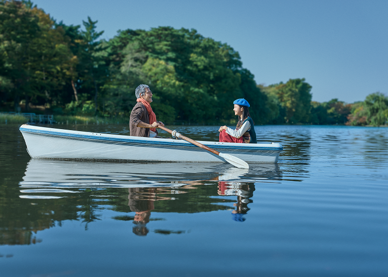世界初 耳をふさがない集音機能付き 完全ワイヤレスイヤホン